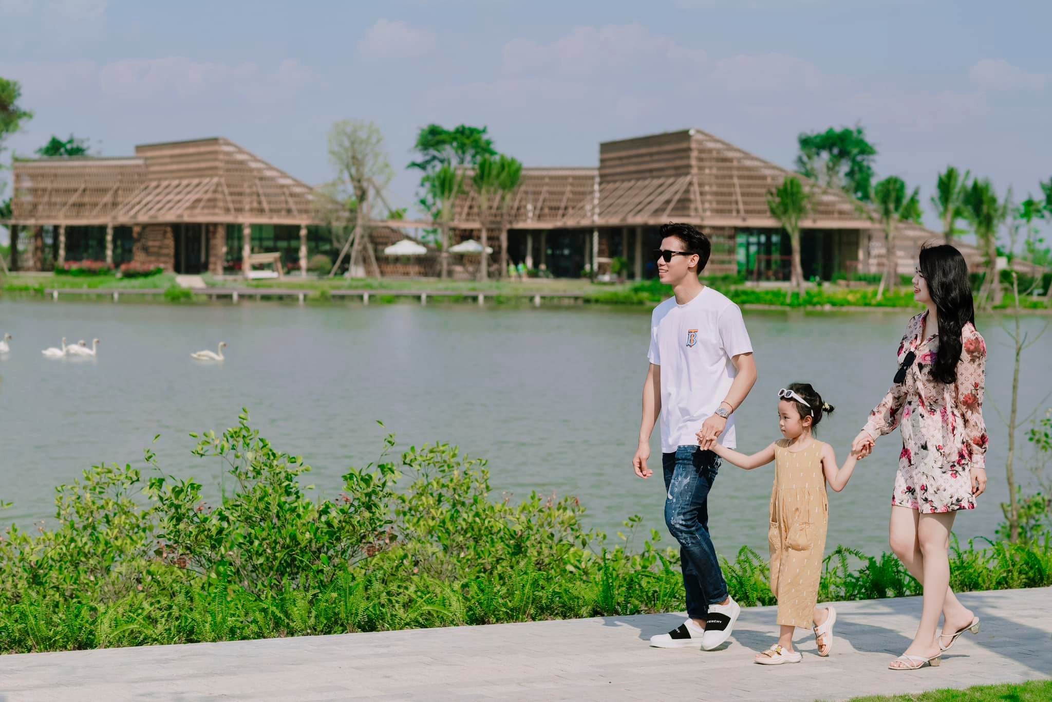Công viên Hồ Thiên Nga Eco Central Park có gì mà khiến người dân xứ Nghệ mê mẩn